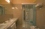 In-room Bathroom 4 Hotel Rural de Floriana