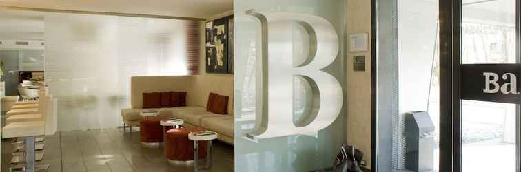 Lobby Base Hotel to Stay