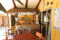Quầy bar, cafe và phòng lounge Trees Too Guest Lodge