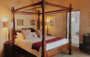 Bedroom 2 Coral Tree Inn