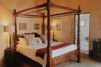 Bedroom Coral Tree Inn