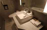 Toilet Kamar 2 Mayfield Hotel Seoul