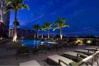 Swimming Pool Manila Marriott Hotel