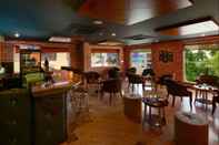 Quầy bar, cafe và phòng lounge Clarks Inn Airport Hotel