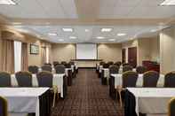 Functional Hall Hampton Inn & Suites Syracuse Dewitt