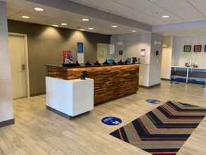 Lobi 4 Hampton Inn & Suites Syracuse Dewitt