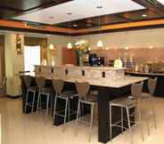 Restaurant 6 La Quinta Inn & Suites by Wyndham Little Rock - Bryant