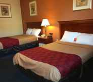 Bedroom 5 Red Carpet Inn Norwalk