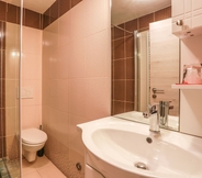 Toilet Kamar 7 Pension & Glamping Pibernik