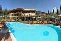 Swimming Pool Villa Madrina Lovely and Dynamic Hotel