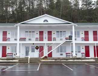 Exterior 2 Bay Inn of Petoskey