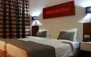 Bedroom 6 Hotel Dighton