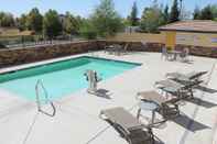 Swimming Pool Country Inn & Suites by Radisson, Dixon, CA - UC Davis Area