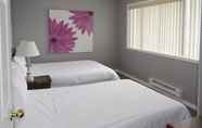 Kamar Tidur 3 Tiki Shores Inn & Suites
