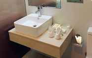 Toilet Kamar 7 Sunon Hotel