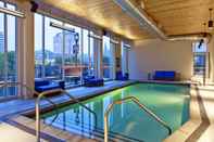 Swimming Pool Aloft Milwaukee Downtown