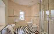 In-room Bathroom 2 Marlborough Arms Hotel