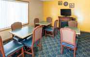 Restoran 5 Rodeway Inn & Suites