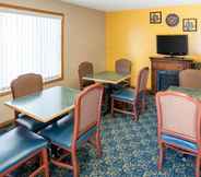 Restaurant 5 Rodeway Inn & Suites