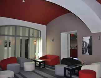 Lobi 2 Red and Blue Design Hotel Prague