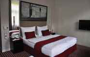 Kamar Tidur 4 Red and Blue Design Hotel Prague