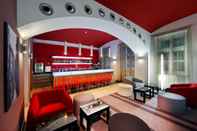 Bar, Kafe, dan Lounge Red and Blue Design Hotel Prague