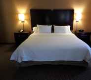 Bedroom 6 Hampton Inn & Suites Bakersfield/Hwy 58, CA