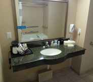 ห้องน้ำภายในห้อง 7 Hampton Inn & Suites Bakersfield/Hwy 58, CA