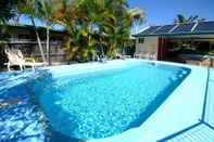 Kolam Renang Dolphin Sands Holiday Villas