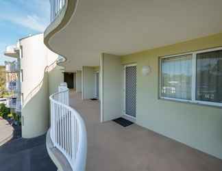 Lobby 2 Cabarita Lake Apartments