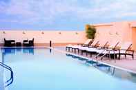 Swimming Pool Avani Deira Dubai Hotel