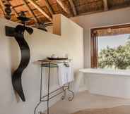 In-room Bathroom 7 Bukela Game Lodge Amakhala Game Reserve