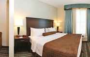 Bedroom 5 Best Western Plus Chain of Lakes Inn & Suites