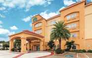 Exterior 3 La Quinta Inn & Suites by Wyndham Houston Bush Intl Airpt E