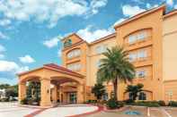 Exterior La Quinta Inn & Suites by Wyndham Houston Bush Intl Airpt E