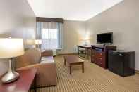 Khu vực công cộng La Quinta Inn & Suites by Wyndham Houston Bush Intl Airpt E