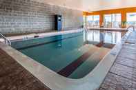 Swimming Pool Best Western Plus Mont-Laurier