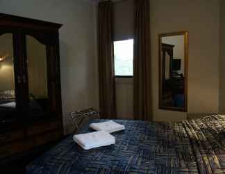 Kamar Tidur 2 Royal Exhibition Hotel