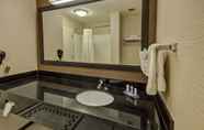 Toilet Kamar 4 Fairfield Inn & Suites Oklahoma City Airport