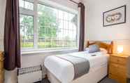 Bedroom 2 Flexistay Ambers Gatwick Aparthotel