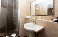 ห้องน้ำภายในห้อง 3 Hotel Ulysse Montpellier Centre
