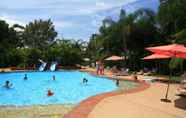 Kolam Renang 3 Blue Dolphin Holiday Resort