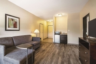 Common Space La Quinta Inn & Suites by Wyndham McKinney