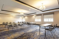 Functional Hall La Quinta Inn & Suites by Wyndham McKinney