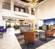 Lobby 7 La Quinta Inn & Suites by Wyndham McKinney