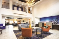 Lobby La Quinta Inn & Suites by Wyndham McKinney