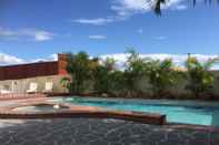 Kolam Renang Burleigh Point Holiday Apartments