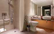 In-room Bathroom 4 Park Plaza Westminster Bridge London