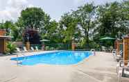 Swimming Pool 4 Quality Inn Lewisburg