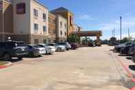 Ruang Umum Days Inn & Suites by Wyndham Houston / West Energy Corridor